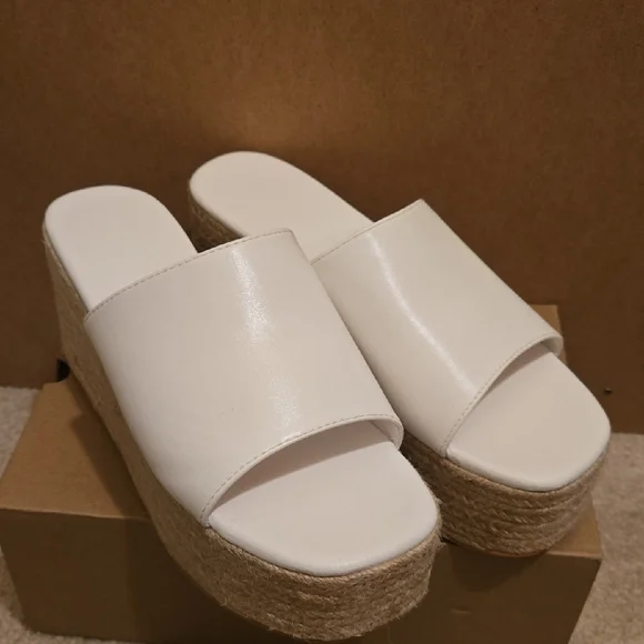 Princess Polly White Platform Slides - Picture 2 of 7